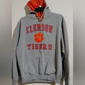Clemson Tigers pride with this vintage Colosseum Athletics size M
